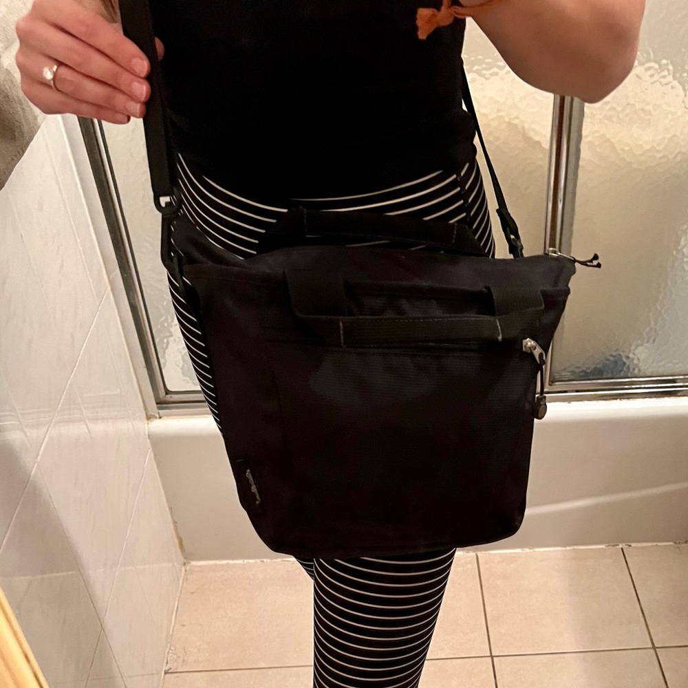Eddie Bauer Sturdy Ripstop Crossbody Handbag Black - Picture 2 of 16